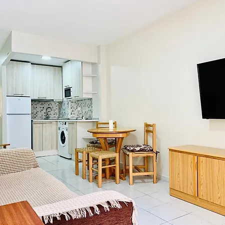 By The Sea With A Pool Апартаменты Торевьиа